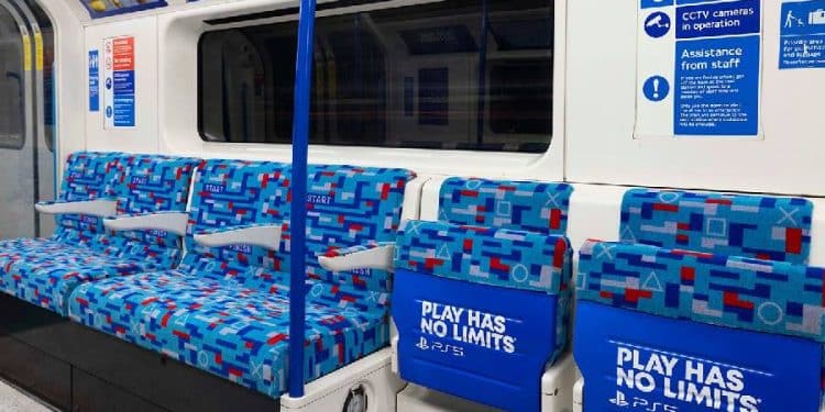 PlayStation Transforma el Metro de Londres para Celebrar su 30° Aniversario