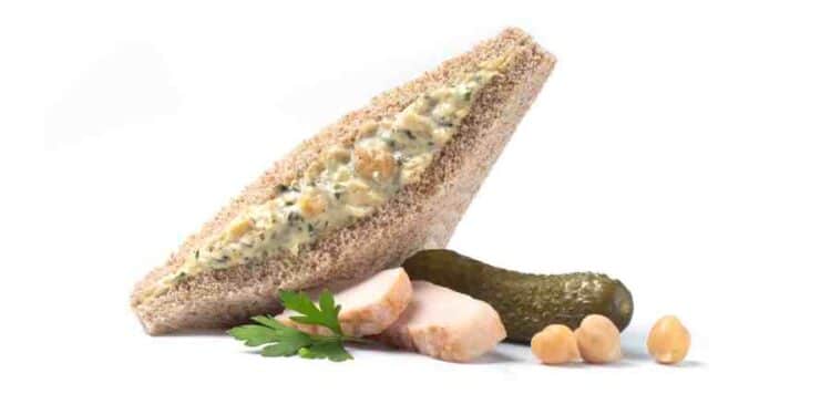 Rodilla Lanza Su Primer Sándwich de Pollo Vegano con Heura
