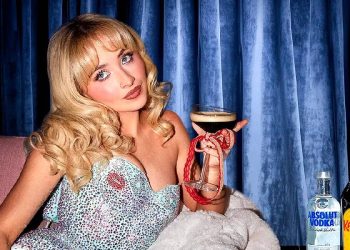 Sabrina Carpenter Lanza Kit de Martini Espresso