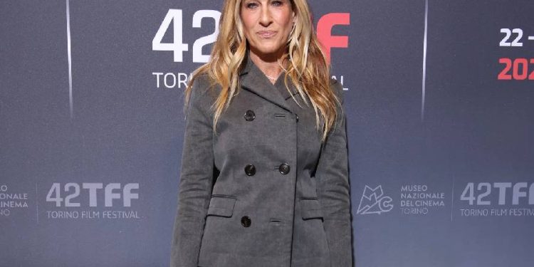 Sarah Jessica Parker: Elegancia Atemporal en Turín