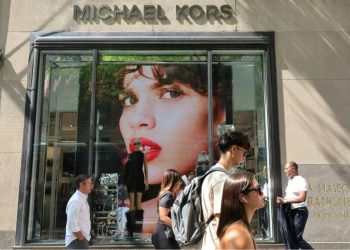 Tapestry y Capri Cancelan Fusión: Nuevas Estrategias en el Lujo