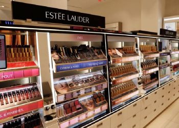 Director de Estee Lauder invierte 10 millones de dólares en la compañía