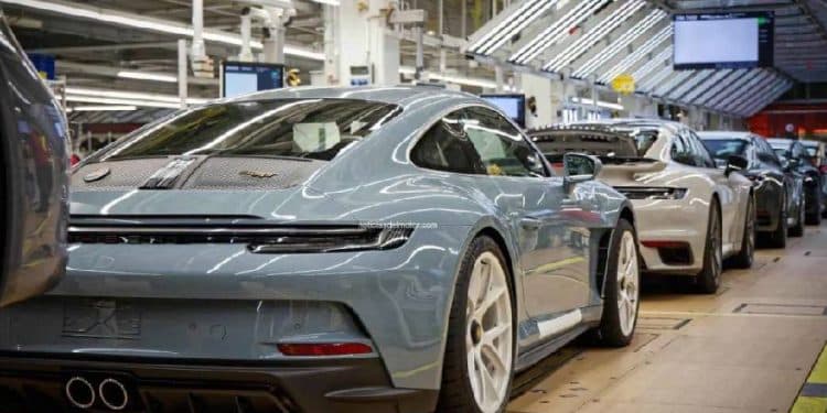 ALTA TECNOLOGÍA Y ARTESANÍA: ASÍ SE CREAN LAS EDICIONES LIMITADAS DEL 911