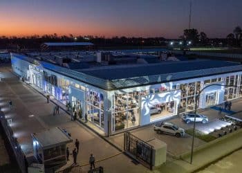 Volkswagen inaugura la concesionaria más grande de Argentina de la mano de Reutemann