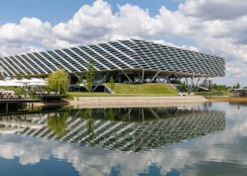 Adidas enfrenta redada fiscal en Europa