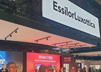 Essilor Luxottica refuerza su dominio con la compra de Espansione
