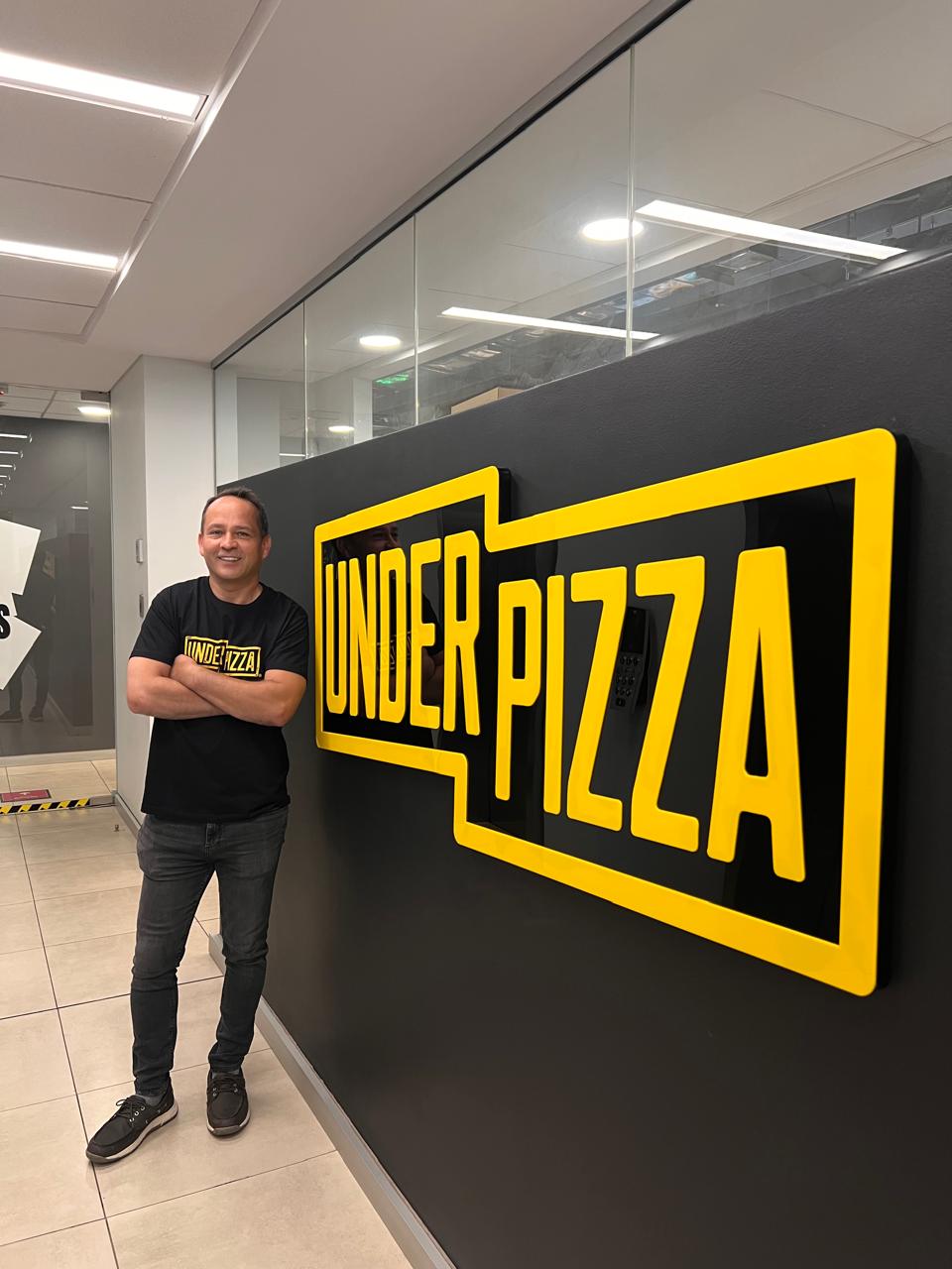 Gonzalo Torrens Under Pizza