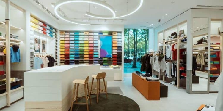Lacoste Acelera su Expansión en España con Nueva Tienda en Barcelona