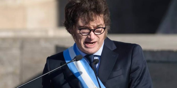 Milei elimina el Impuesto País y abre nuevos desafíos para Argentina