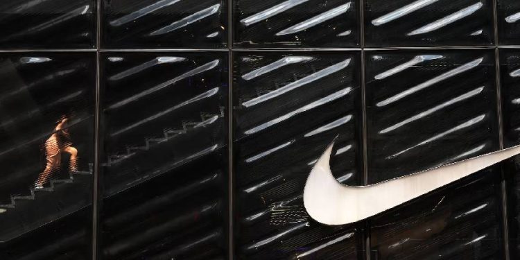 Nike enfrenta crisis: ventas caen un 9%