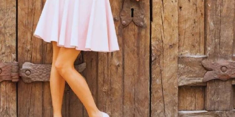 Pollera midi satinada: La tendencia elegante para el año nuevo