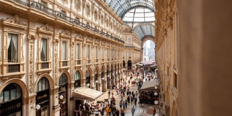 Estabilidad y Desafíos en el Tráfico de Centros Comerciales en España en 2025