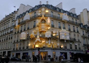La magia navideña llega a la boutique de Dior en París