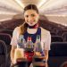 Aeromoza en avión Grupo Latam