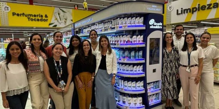 Anaqueles interactivos de Procter and Gamble en Supermercados Metro