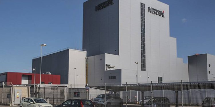 Nestlé impulsa la sostenibilidad en su fábrica de café en Girona