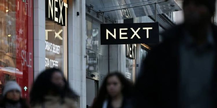 Next eleva previsiones de beneficio a 1.218 millones de euros