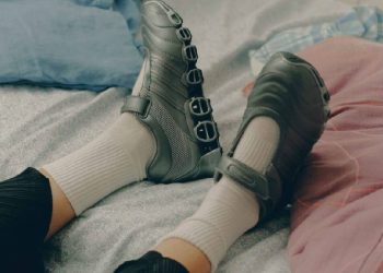 Taqwa Bint Ali y Adidas lanzan unas zapatillas sin género que combinan elegancia atemporal e inspiración parisina