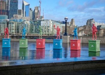 Adidas eleva a las mujeres: Estatuas icónicas celebran el poder femenino