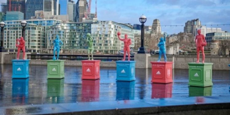 Adidas eleva a las mujeres: Estatuas icónicas celebran el poder femenino