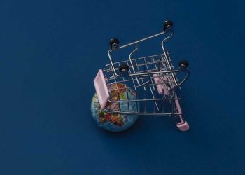 carrito de compra supermercado y globo comportamientos de consumo
