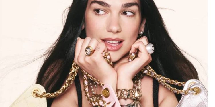 Dua Lipa es la imagen del nuevo bolso Chanel 25