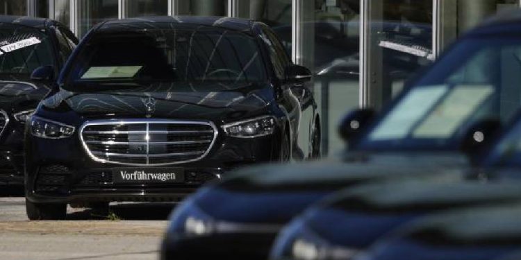 EEUU blinda su seguridad: Prohibe autos de China y Rusia
