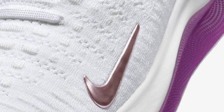 Parecen Hoka pero son Nike. El outlet de la marca liquida las zapatillas para correr bajo la lluvia con más estilo