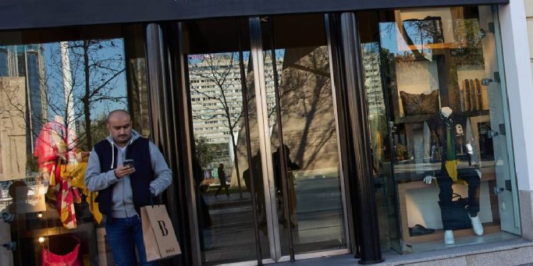 STL consolida su imperio del lujo con la adquisición de Christian Lacroix