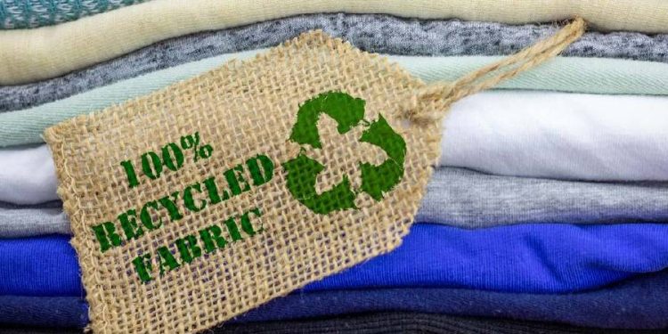 Bruselas impone metas ambiciosas: 30% menos de residuos textiles para 2030