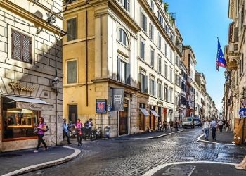Caen las ventas de moda en Italia: descenso del 1% en diciembre