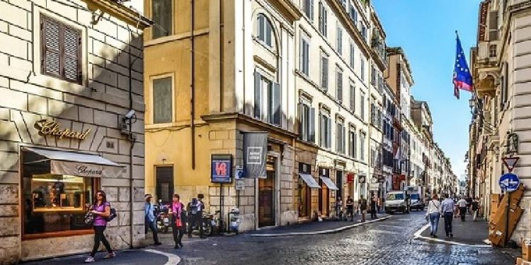 Caen las ventas de moda en Italia: descenso del 1% en diciembre