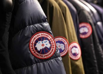 Canada Goose ajusta previsiones anuales por caída en ventas en China