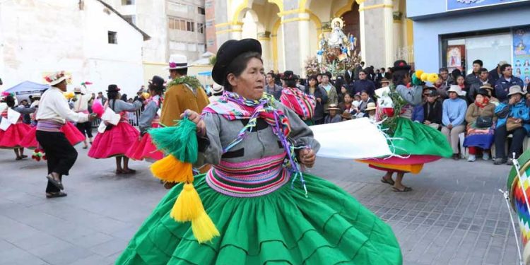 Fiesta de la Virgen de la Candelaria en Perú