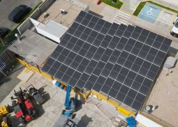 Komatsu-Mitsui Maquinarias Perú paneles solares sostenibilidad sector minero