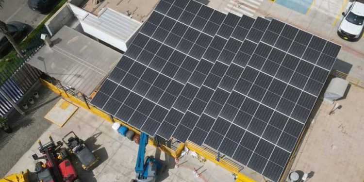Komatsu-Mitsui Maquinarias Perú paneles solares sostenibilidad sector minero