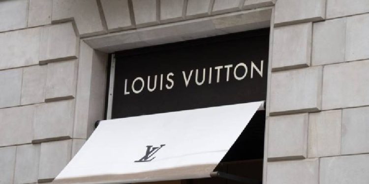 Louis Vuitton revierte pérdidas y crece un 15% en España