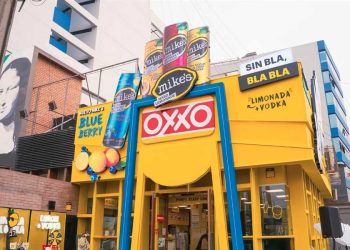 Mike's y Oxxo tienda de conveniencia