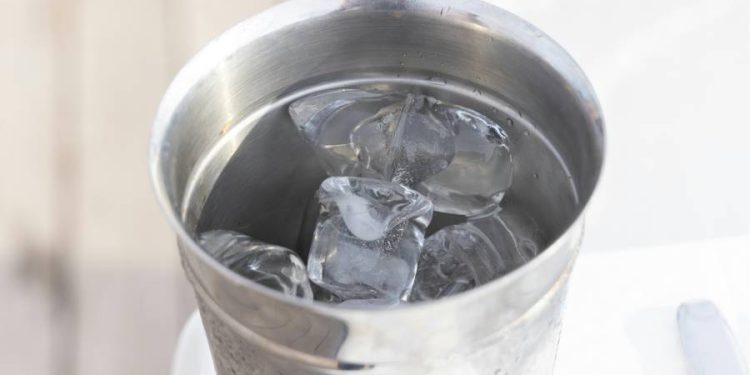 Marketing en bares argentinos: Cubetas en los pies con agua fría para el calor