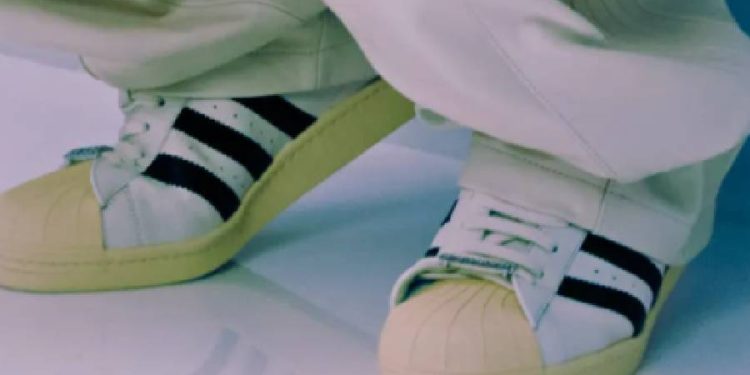 Adidas lanza una nueva línea de clásicos de ropa para impulsar sus ventas