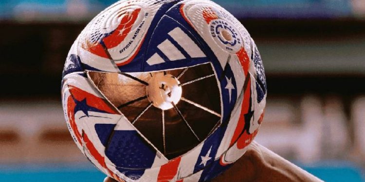 Adidas muestra el balón oficial del Mundial de Clubes de la FIFA 2025