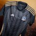 Adidas presenta la indumentaria alternativa oficial de Colo-Colo 2025 en el año de su Centenario
