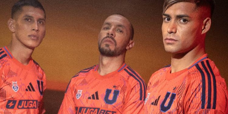 “Eres mi vida entera”: Adidas presenta la indumentaria alternativa oficial de Universidad de Chile 2025