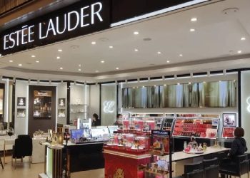 Impacto global Estée Lauder despide a miles al recortar 7.000 empleos