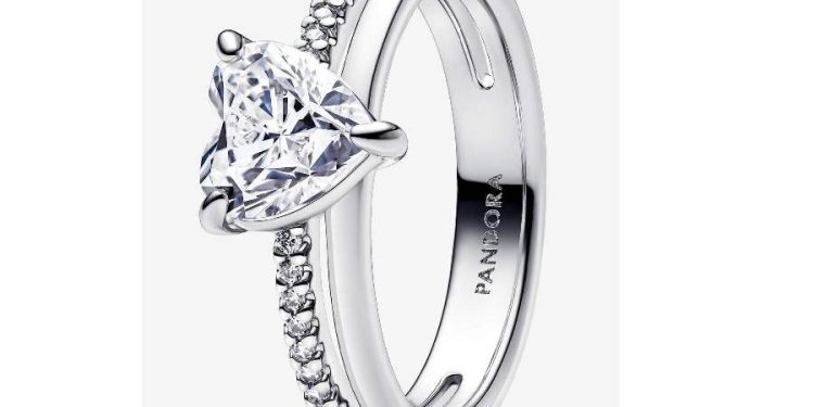 Pandora con su amplia variedad de joyas incorpora anillos de lujo