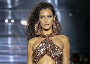 Brillando en primavera: El resurgimiento de lentejuelas y brillos en la moda