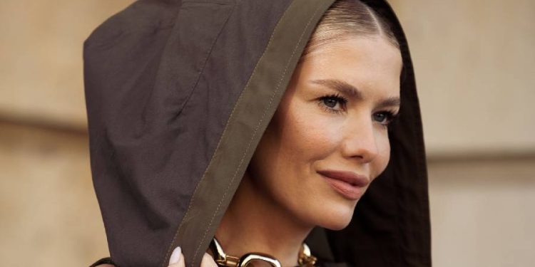 La capucha y glamour: la moda que sorprenderá este otoño