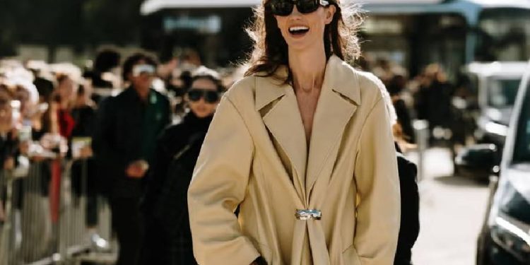El regreso del elegante: abrigos ajustados en 2025