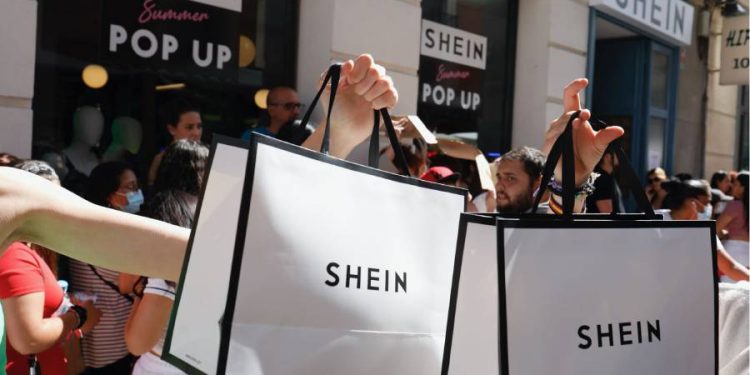 Francia avanza con la ley Anti Shein