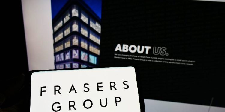 Frasers Group busca control total de XXL ASA